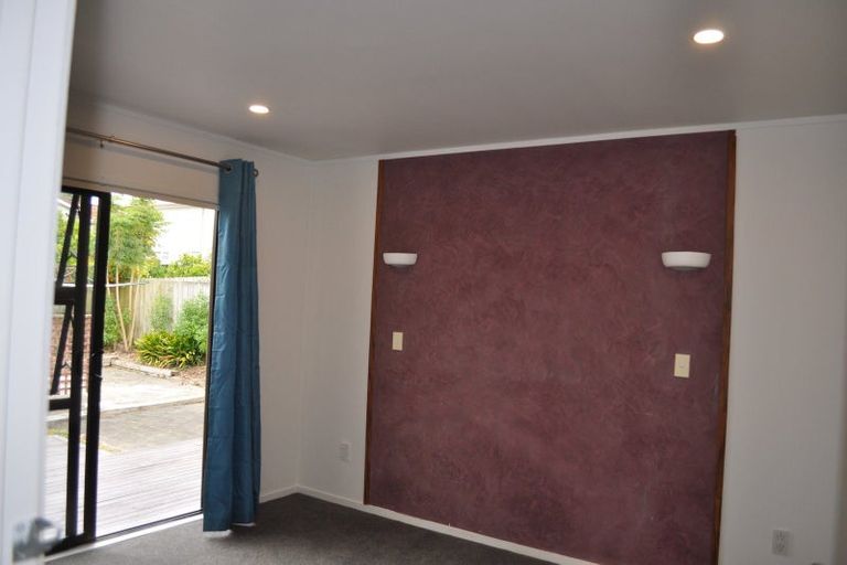 Photo of property in 2/36 Hillcrest Avenue, Hillcrest, Auckland, 0627