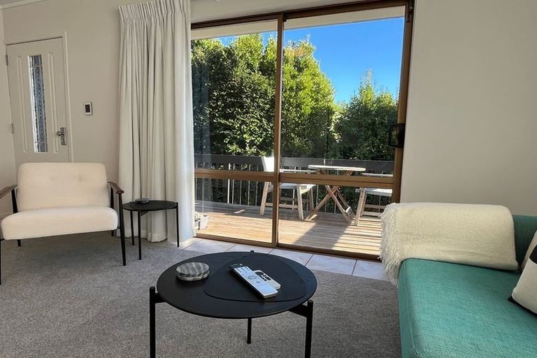 Photo of property in 2/16 Malters Place, Browns Bay, Auckland, 0630