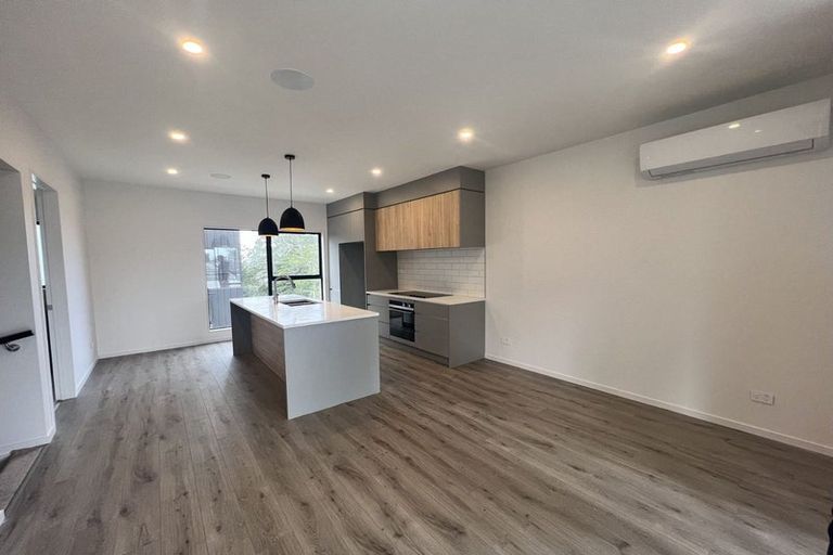 Photo of property in 5/105 Hobsonville Road, West Harbour, Auckland, 0618