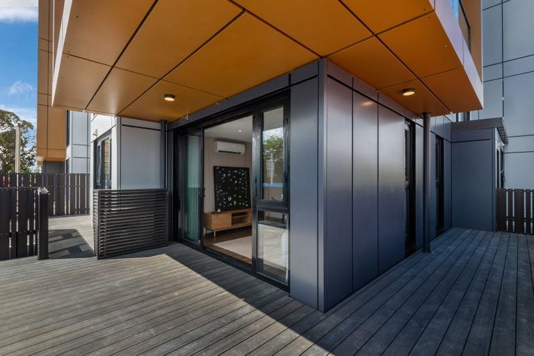 Photo of property in 1/219 Lake Road, Belmont, Auckland, 0622