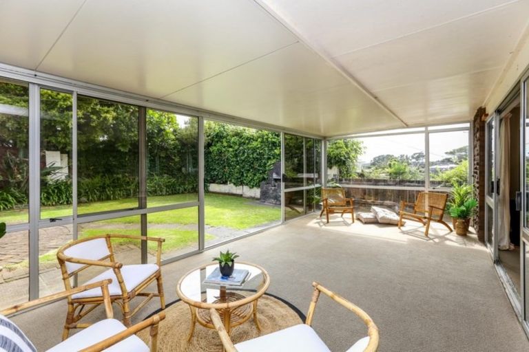 Photo of property in 17 Linda Street, Oakura, 4314