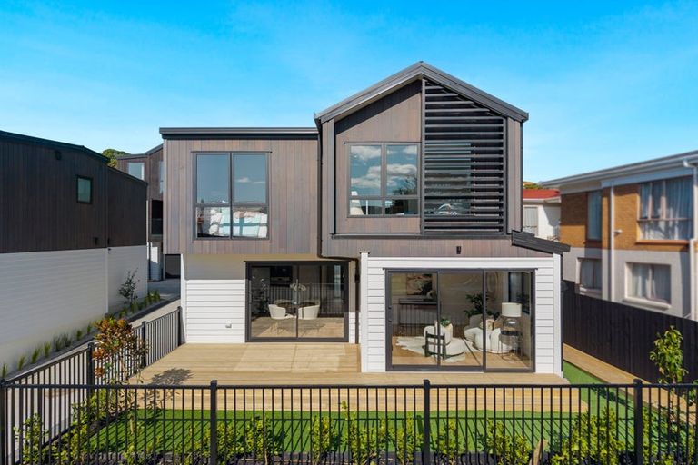 Photo of property in 10d Prince Regent Drive, Half Moon Bay, Auckland, 2012