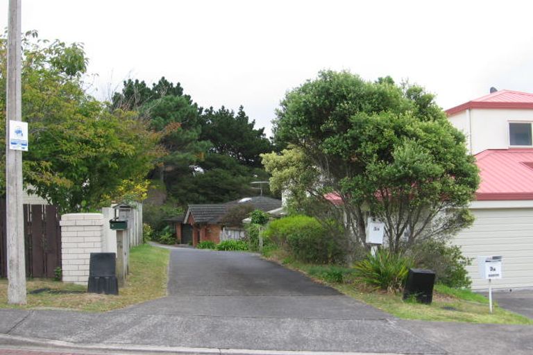 Photo of property in 2/3 Mandica Place, Sunnynook, Auckland, 0632