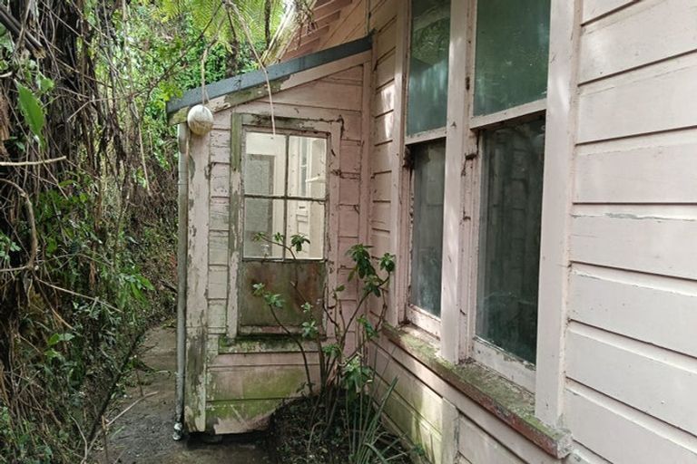 Photo of property in 28 Highbury Road, Highbury, Wellington, 6012