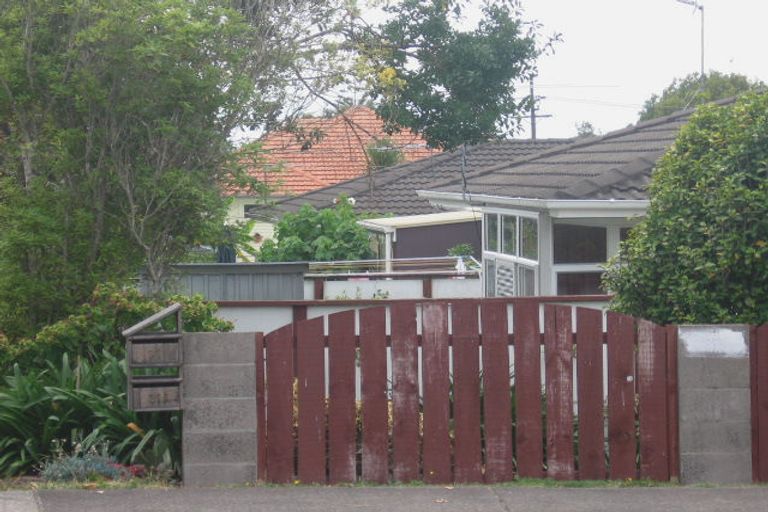 Photo of property in 1/29 Rimu Street, New Lynn, Auckland, 0600