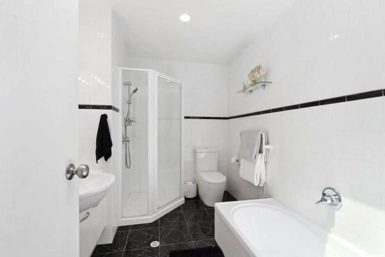 Photo of property in 7/270 Sunset Road, Windsor Park, Auckland, 0632