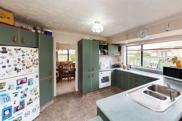 Photo of property in 27 Caroline Crescent, Highbury, Palmerston North, 4412