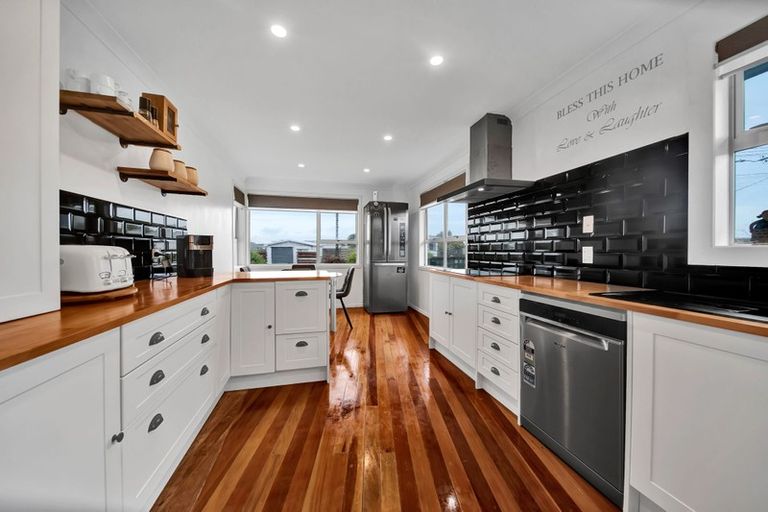 Photo of property in 25 Pacey Avenue, Hawera, 4610