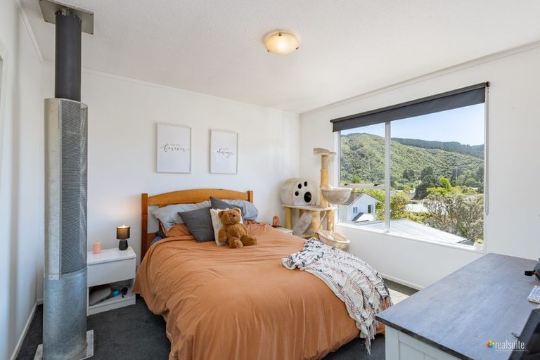 Photo of property in 2/21 Amber Grove, Birchville, Upper Hutt, 5018