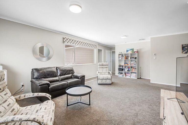 Photo of property in 7 Kingtide Place, Red Beach, 0932