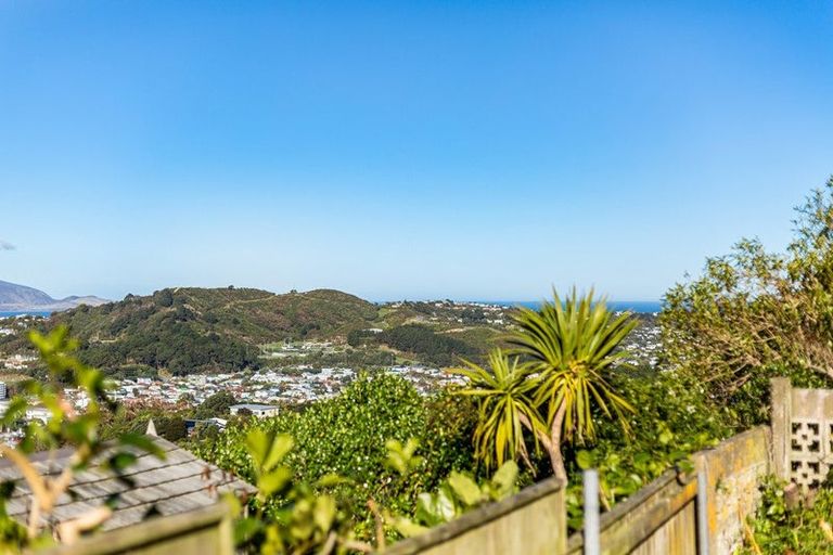 Photo of property in 15 Connaught Terrace, Brooklyn, Wellington, 6021