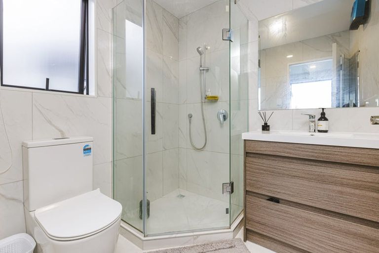 Photo of property in 8/4 Glenhaven Place, Te Atatu Peninsula, Auckland, 0610