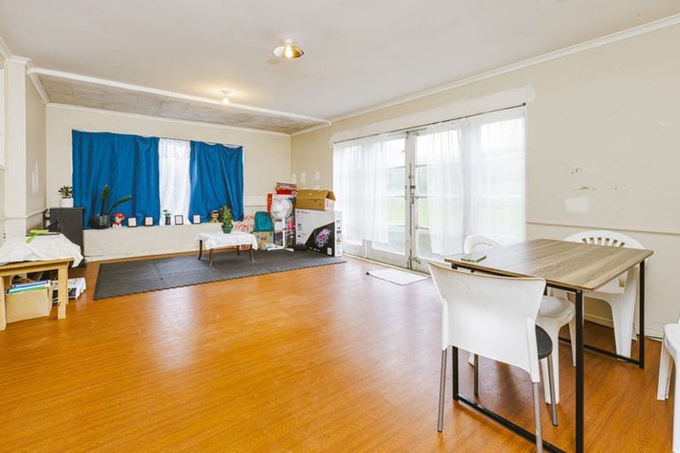 Photo of property in 302 Blockhouse Bay Road, Avondale, Auckland, 0600