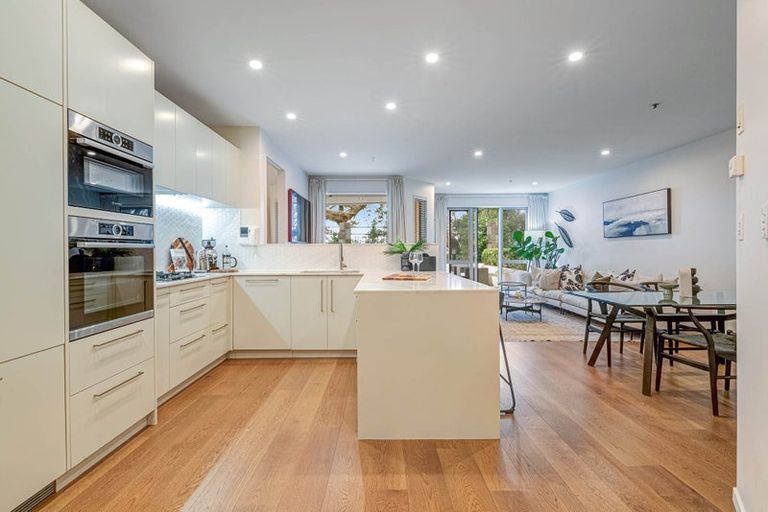 Photo of property in 1/7 The Promenade, Takapuna, Auckland, 0622