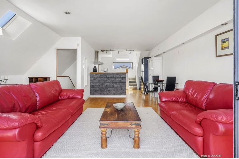 Photo of property in 28a Lyall Parade, Lyall Bay, Wellington, 6022