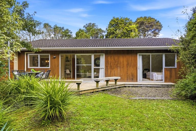 Photo of property in 15 Sartors Avenue, Northcross, Auckland, 0630