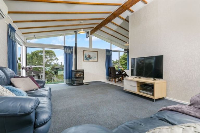 Photo of property in 39 Larissa Avenue, Henderson, Auckland, 0610