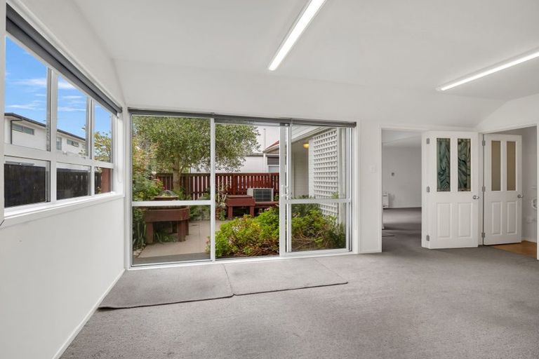 Photo of property in 33 Hewitts Road, Merivale, Christchurch, 8014