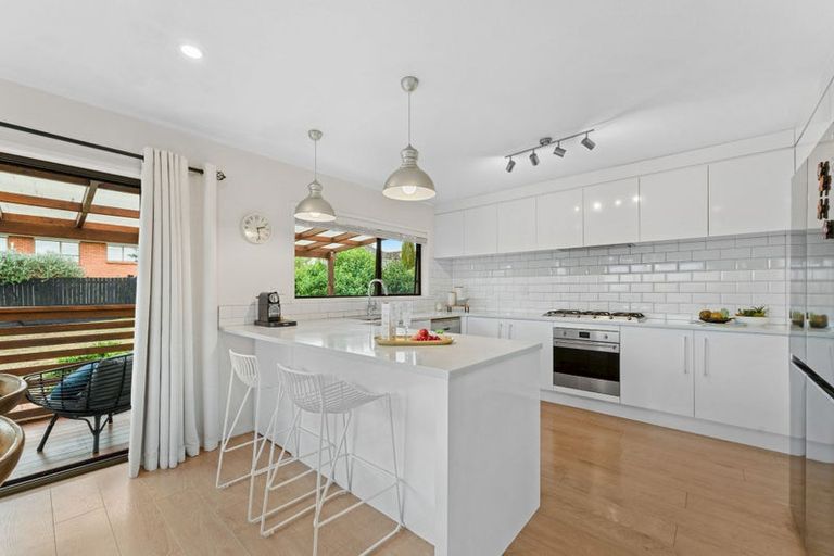 Photo of property in 19 Venus Place, Half Moon Bay, Auckland, 2012