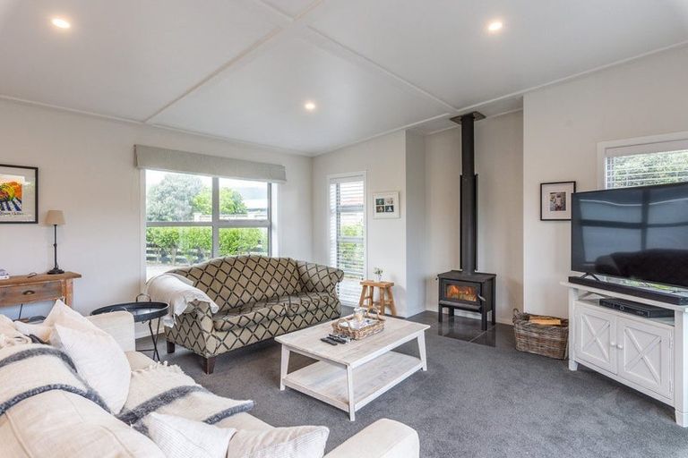 Photo of property in 6 Olliver Grove, Waikanae Beach, Waikanae, 5036