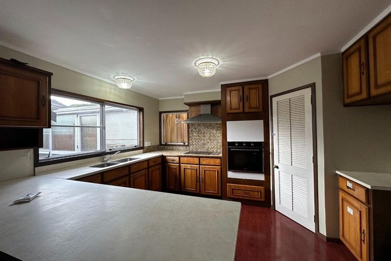 Photo of property in 11 Ravenstone Place, Chatswood, Auckland, 0626