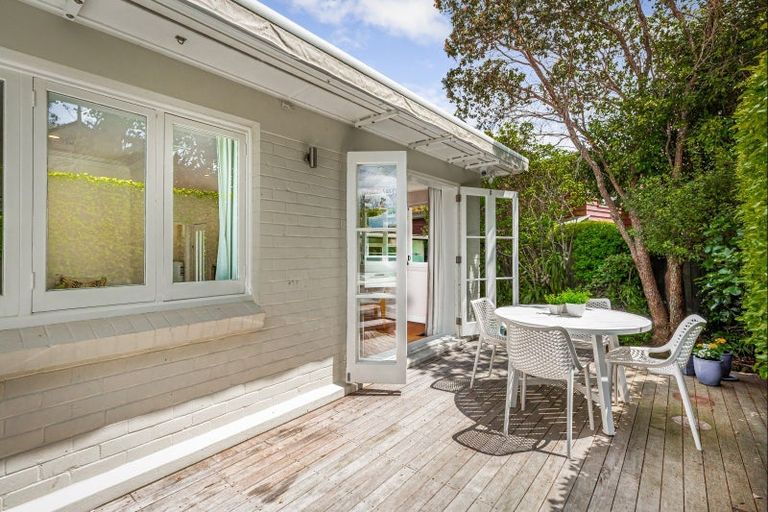 Photo of property in 1/27 Summer Street, Stanley Point, Auckland, 0624