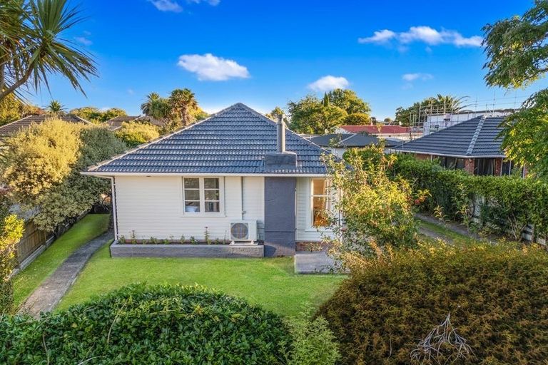 Photo of property in 18 Durham Street, Te Atatu Peninsula, Auckland, 0610