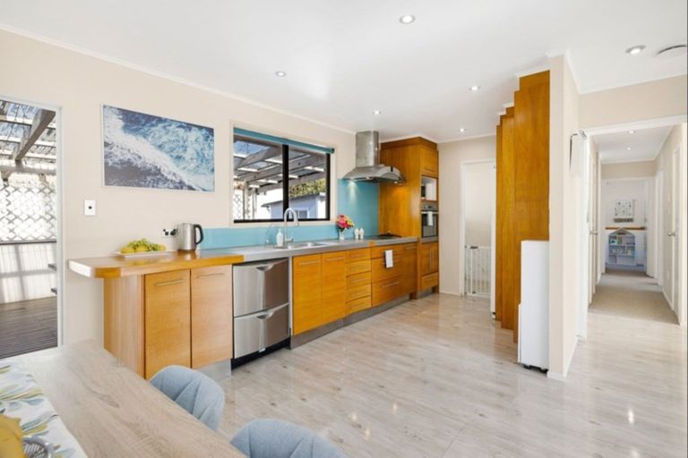 Photo of property in 2 Regatta Road, Torbay, Auckland, 0630