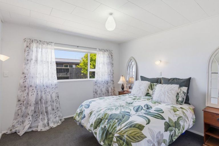 Photo of property in 2 Cypress Grove, Paraparaumu, 5032