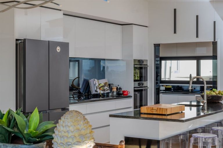 Photo of property in 29 Soleares Avenue, Mount Pleasant, Christchurch, 8081