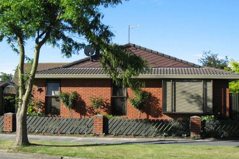 Photo of property in 2/10 Broadfell Avenue, Avonhead, Christchurch, 8042