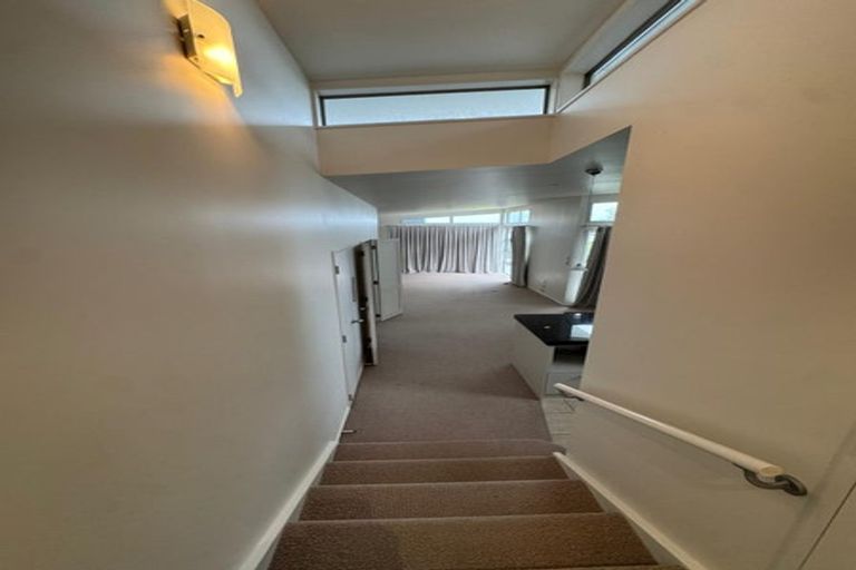 Photo of property in 8a Glenfield Road, Birkenhead, Auckland, 0626