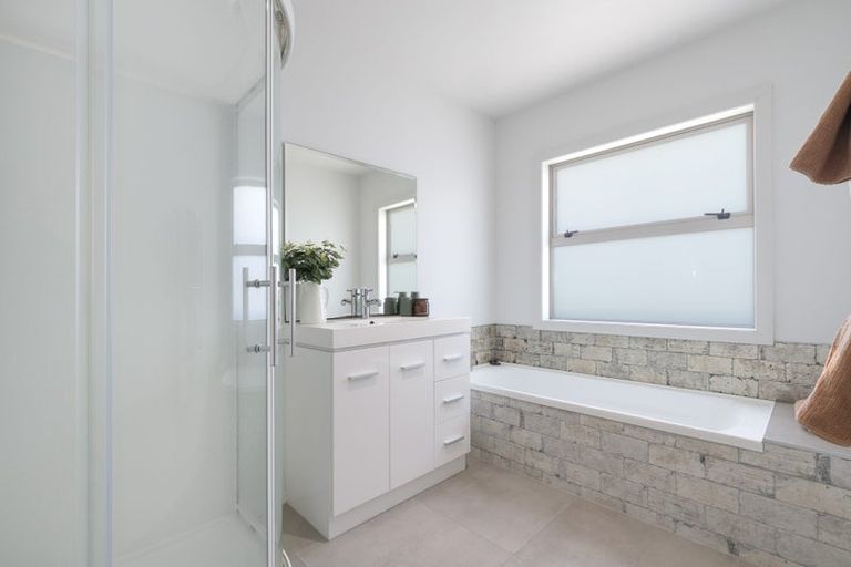 Photo of property in 2 Peter Burke Way, Pyes Pa, Tauranga, 3112