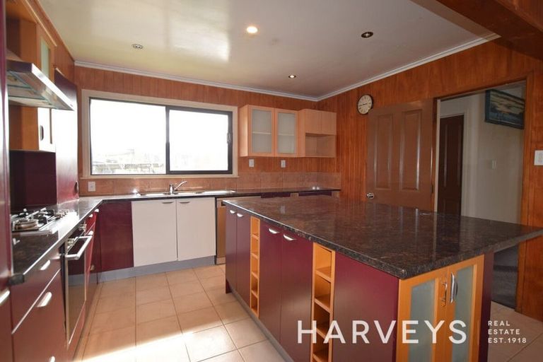 Photo of property in 52 Tiroroa Avenue, Te Atatu South, Auckland, 0610