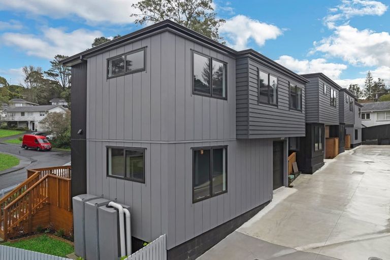 Photo of property in 2 Kama Place, Sunnynook, Auckland, 0620