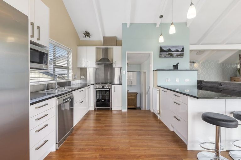 Photo of property in 85 Kahu Road, Paremata, Porirua, 5024