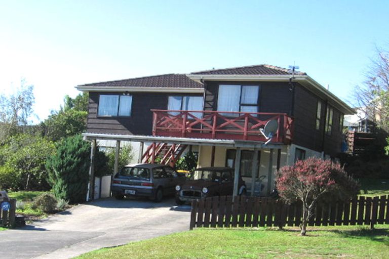 Photo of property in 20 Pahi Place, West Harbour, Auckland, 0618