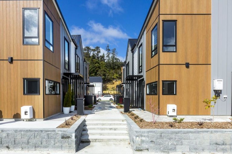 Photo of property in 8 Reakes Crescent, Wallaceville, Upper Hutt, 5018