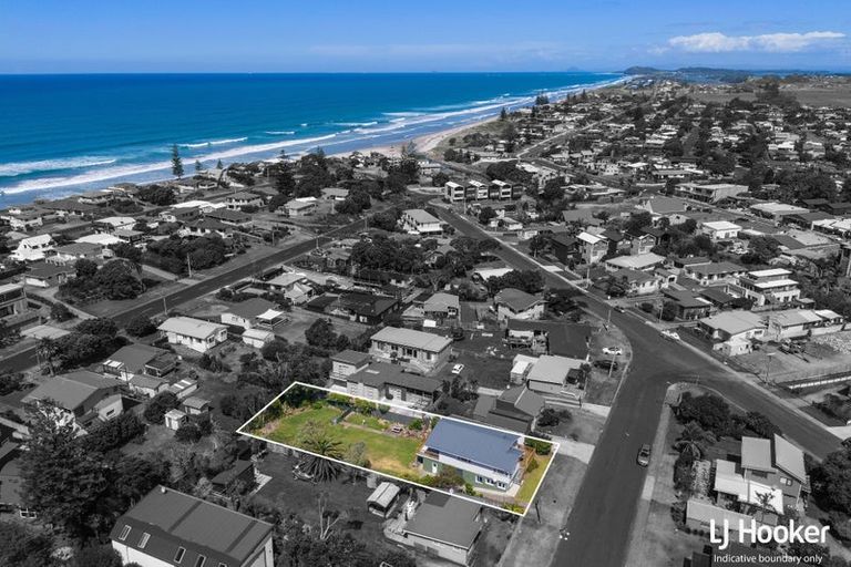 Photo of property in 49 Hillview Road, Waihi Beach, 3611