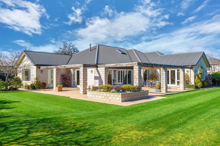 Photo of property in 208 Cavendish Road, Casebrook, Christchurch, 8051