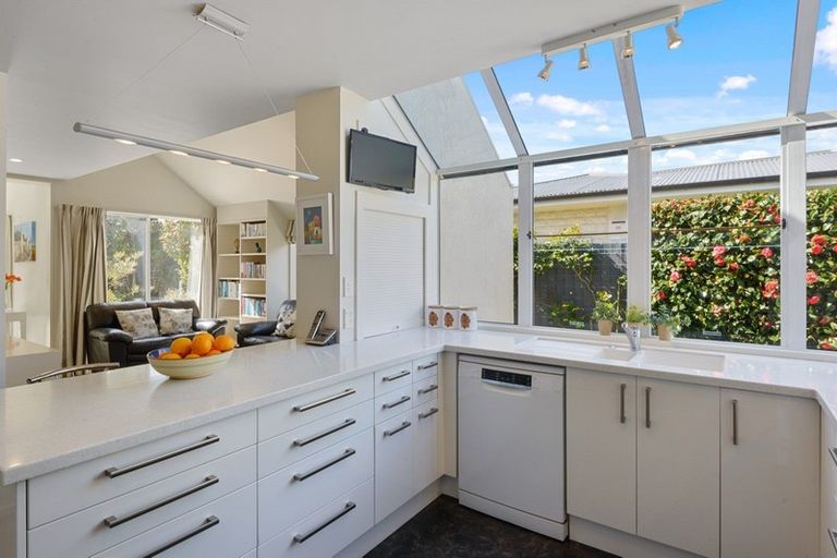 Photo of property in 39 Thornycroft Street, Fendalton, Christchurch, 8052