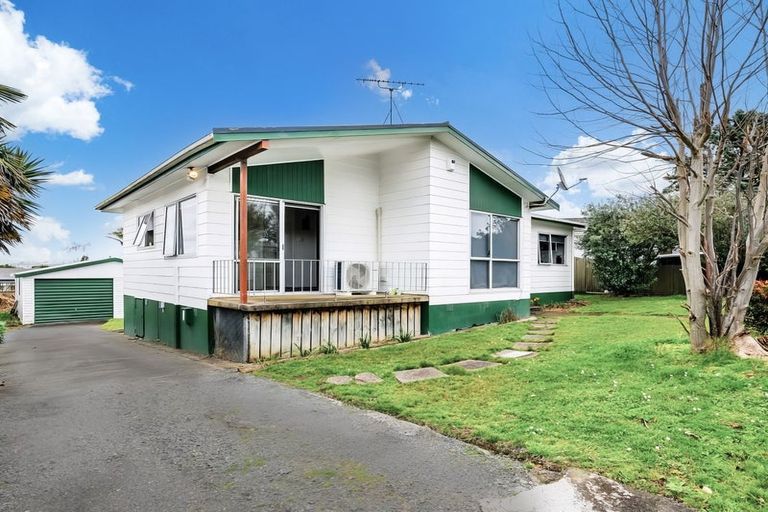 Photo of property in 93 Hyperion Drive, Randwick Park, Auckland, 2105