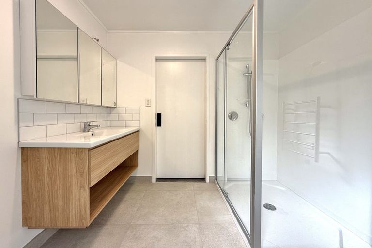 Photo of property in 10 Brian Crescent, Stanmore Bay, Whangaparaoa, 0932