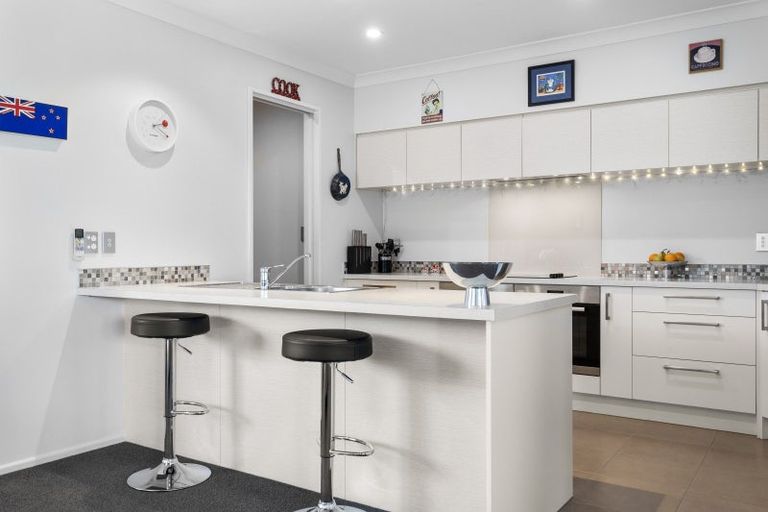 Photo of property in 28 Sequoia Way, Rangiora, 7400