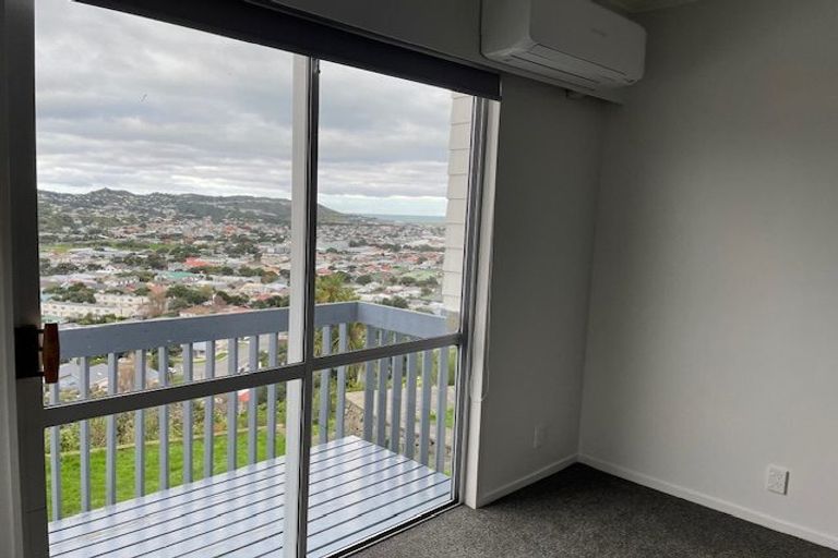 Photo of property in 4 Waiwera Crescent, Maupuia, Wellington, 6022