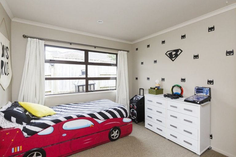 Photo of property in 28 Johnstone Drive, Fitzherbert, Palmerston North, 4410