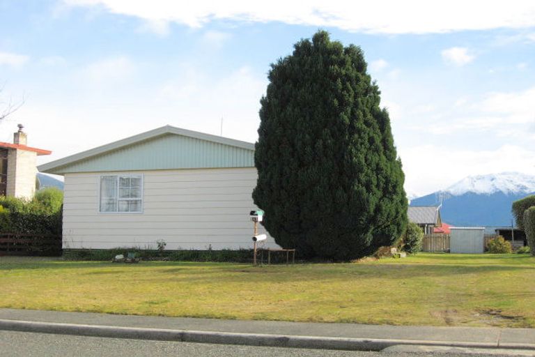 Photo of property in 111 Matai Street, Te Anau, 9600