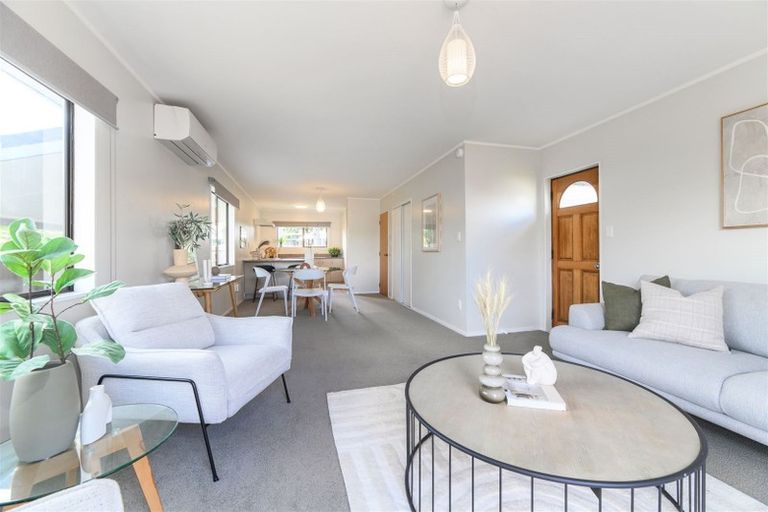 Photo of property in 2/18 Gloria Avenue, Te Atatu Peninsula, Auckland, 0610