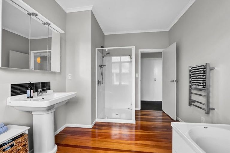 Photo of property in 76 Paynters Avenue, Strandon, New Plymouth, 4312