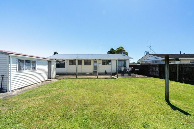 Photo of property in 33 Solway Street, Levin, 5510